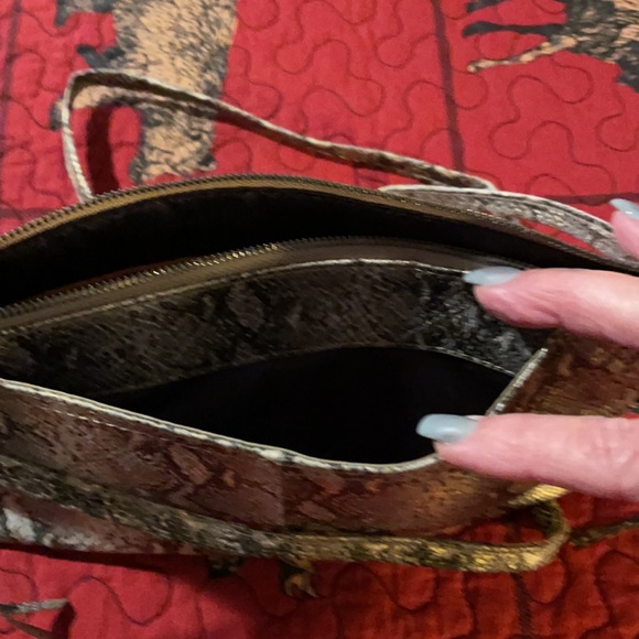 Snake design Hobo crossbody bag like new! - Picture 5 of 5